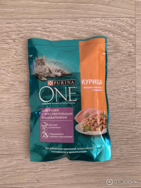 Влажный корм Purina ONE для кошек с чувствительным пищеварением с курицей и морковью фото