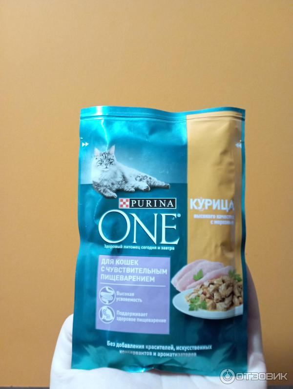 Влажный корм Purina ONE для кошек с чувствительным пищеварением с курицей и морковью фото