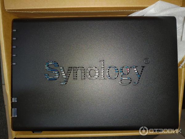 Сетевое хранилище Synology DS220+ фото