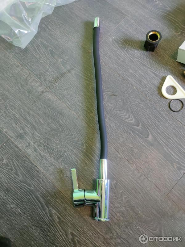 Выпрямил смеситель для кухни Esko CR 519 B с гибким элементом