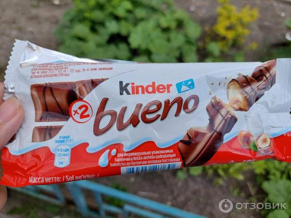 Шоколадно-вафельный батончик Kinder Bueno фото