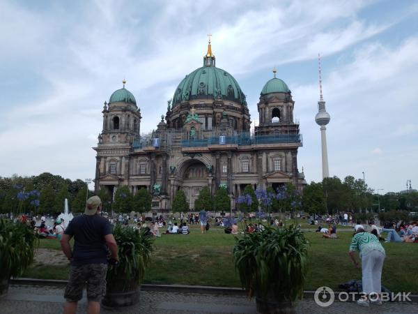 Берлинская телебашня (Германия, Берлин) фото