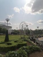 Колесо обозрения "Солнце Москвы" на территории ВДНХ (Россия, Москва) фото