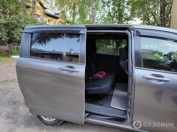 Автомобиль Honda Freed минивэн фото