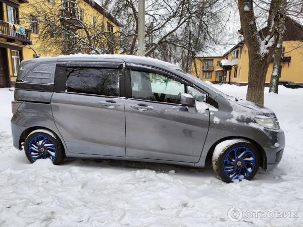 Автомобиль Honda Freed минивэн фото