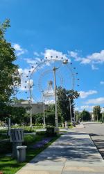 Колесо обозрения "Солнце Москвы" на территории ВДНХ (Россия, Москва) фото