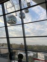 Колесо обозрения "Солнце Москвы" на территории ВДНХ (Россия, Москва) фото
