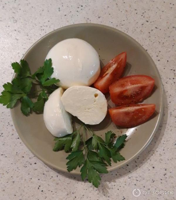 Моцарелла, приготовленная своими руками.