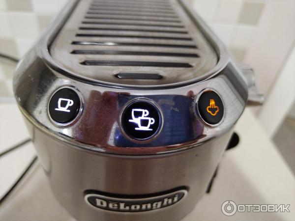 Кофеварка рожкового типа DeLonghi EC685 фото