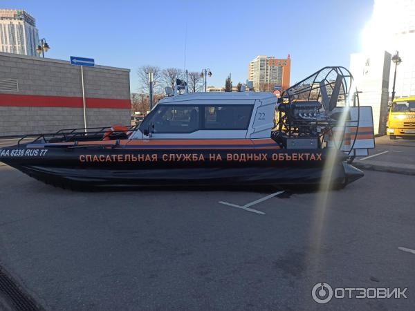 Выставка специализированной техники около ТРЦ Остров мечты (Россия, Москва) фото