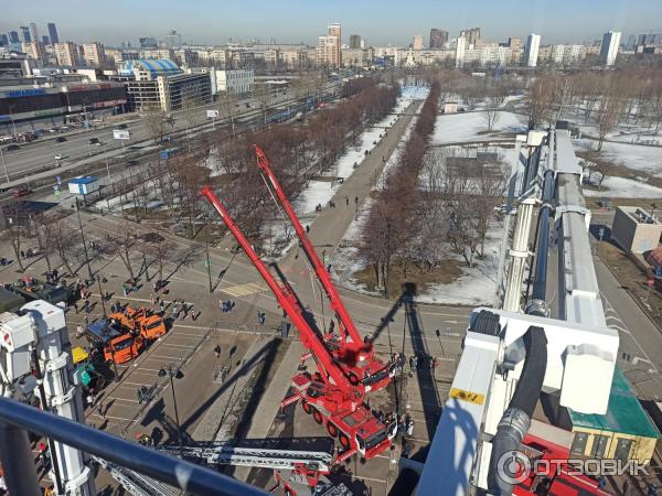 Выставка специализированной техники около ТРЦ Остров мечты (Россия, Москва) фото