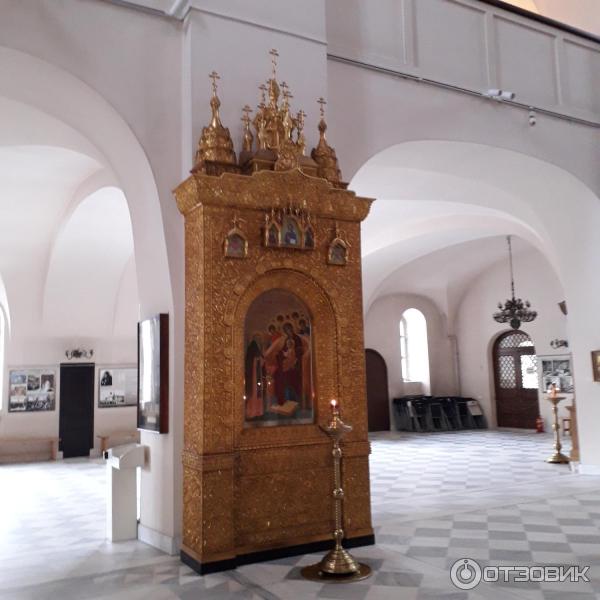 Qiz barmogini siydik yoliga solib qoyadi