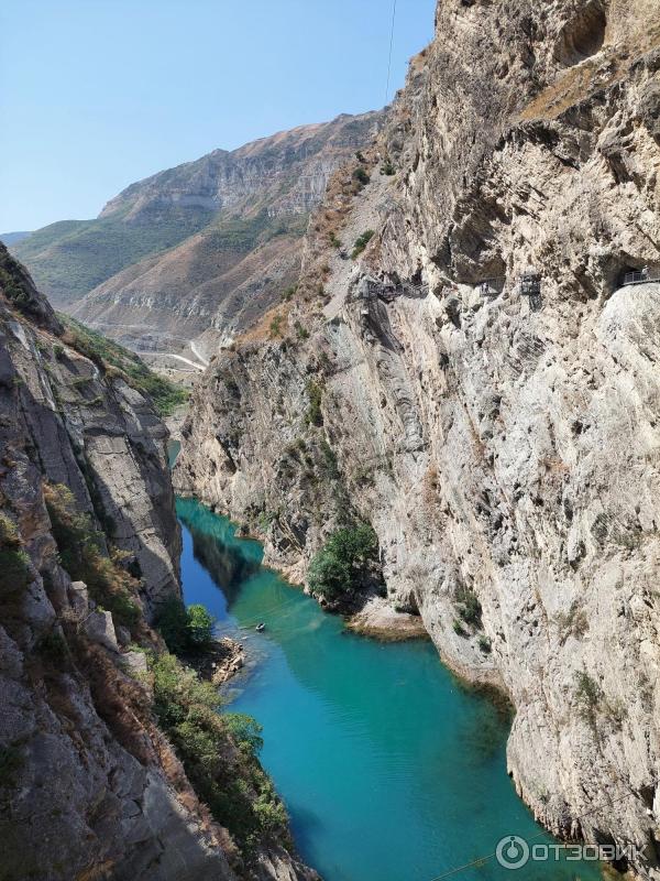 Сулакский каньон почему вода бирюзовая. Урочище Панагия в Крыму. Арпат Зеленогорье. Апаты Зеленогорье Крым. Зеленогорье Крым водопады.