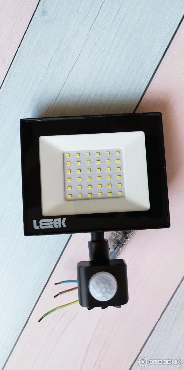 Светодиодный прожектор LEEK LE LED FL IR 30W с датчиком движения фото