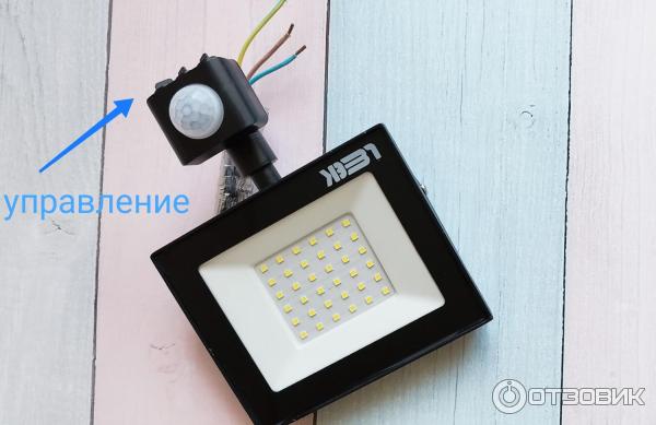 Светодиодный прожектор LEEK LE LED FL IR 30W с датчиком движения фото