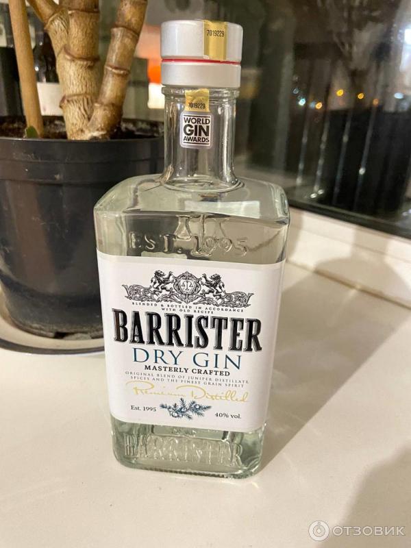 Джин барристер красный. Джин Barrister Dry. Джин Barrister Dry Gin. Gin "Barrister Dry Pink" 40%.