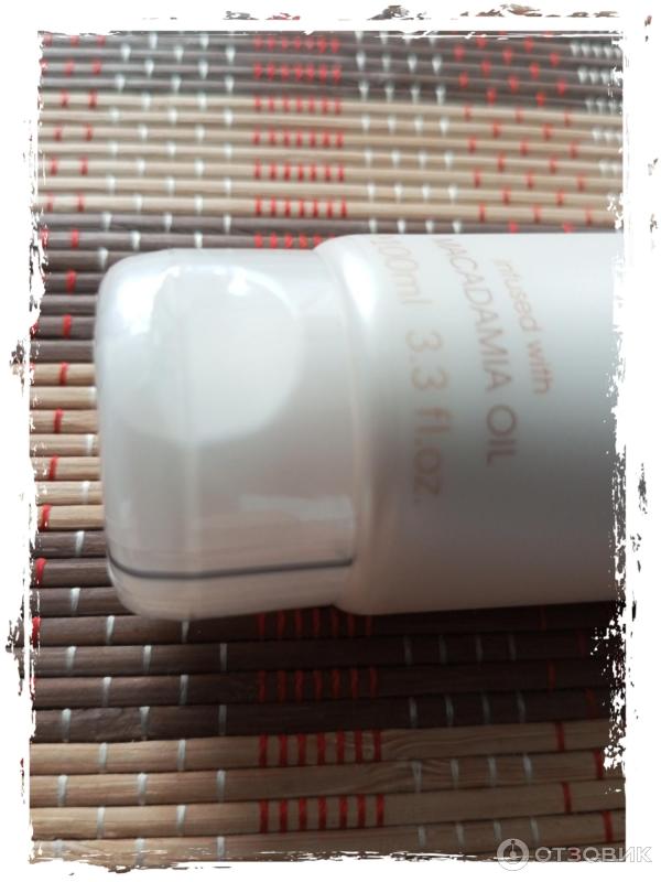 Защитный крем для рук Oriflame Нежность SoftCaress Protecting Hand Nail Cream.