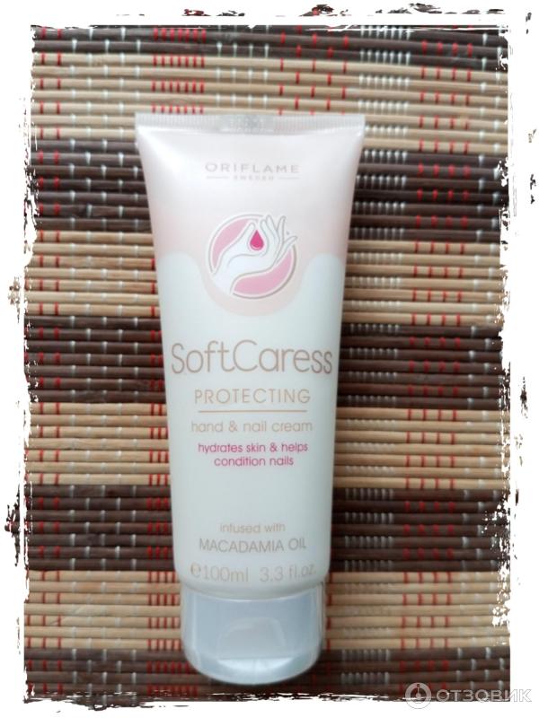 Защитный крем для рук Oriflame Нежность SoftCaress Protecting Hand Nail Cream.