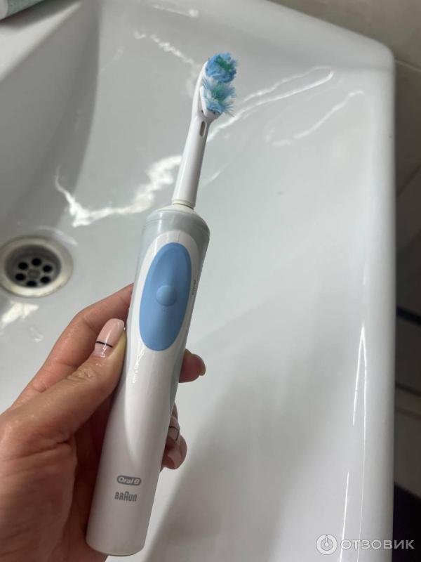 Электрическая зубная щетка Braun Oral-B Vitality Cross Action D12.513 фото