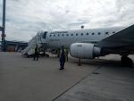 Самолет Embraer ERJ-190 фото