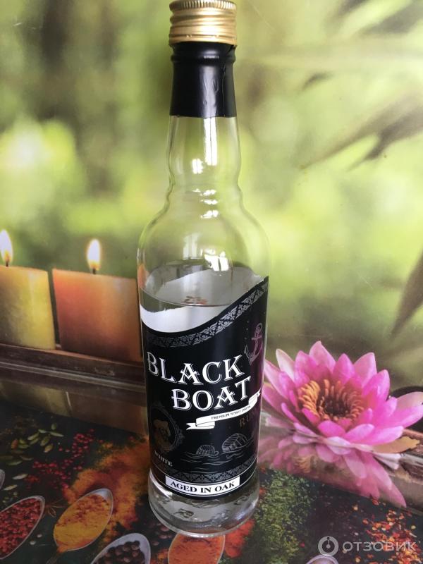 Ром BLACK BOAT White выдержанный фото